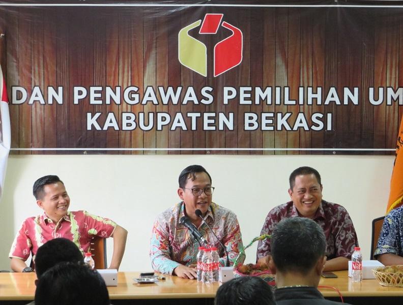 MENGHADAPI TAHAPAN PEMILU TERPANJANG PEMUTAKHIRAN DAFTAR PEMILIH,  BAWASLU KABUPATEN BEKASI GELAR RAPAT KOORDINASI DENGAN PANWASCAM
