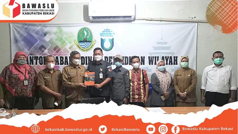 UPAYA PEMUKTAHIRAN DPB DAN PENGAWASAN PARTISIPATIF, BAWASLU KABUPATEN BEKASI JALIN KOORDINASI DENGAN DINAS PENDIDIKAN