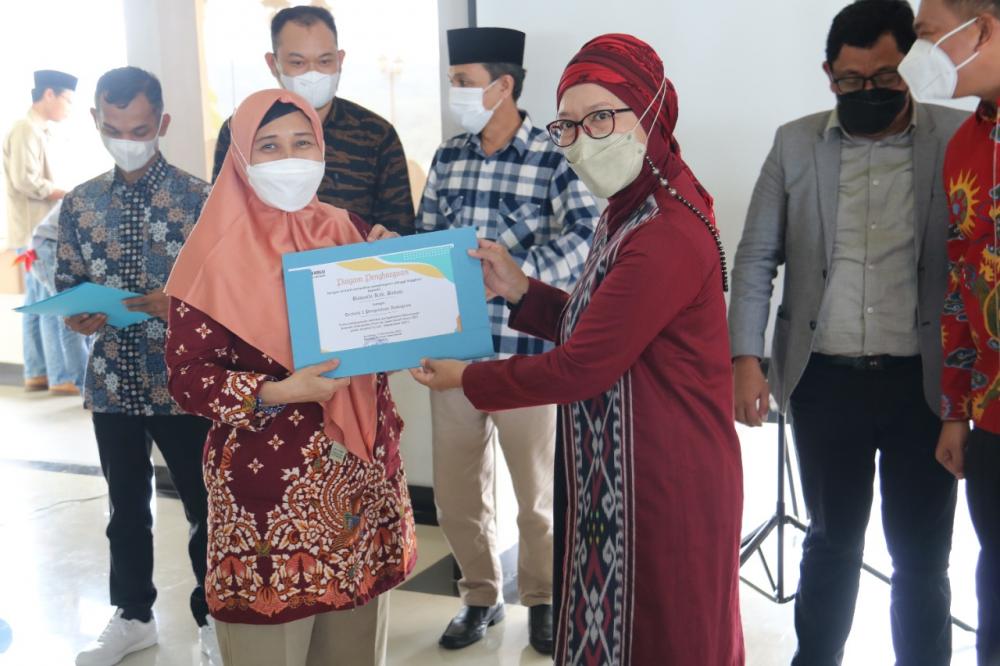 Raih 2 penghargaan Kehumasan, Bawaslu Kabupaten Bekasi menyajikan informasi terinformatif !!