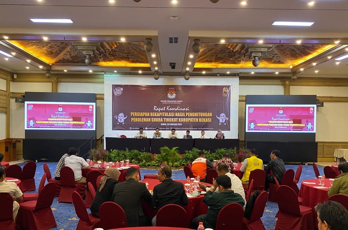 Suasana Rapat Koordinasi Persiapan Rekapitulasi Hasil Penghitungan Perolehan Suara Tingkat Kabupaten Bekasi di Hotel Sahid Jaya Lippo Cikarang, Kamis (29/02/2024).  