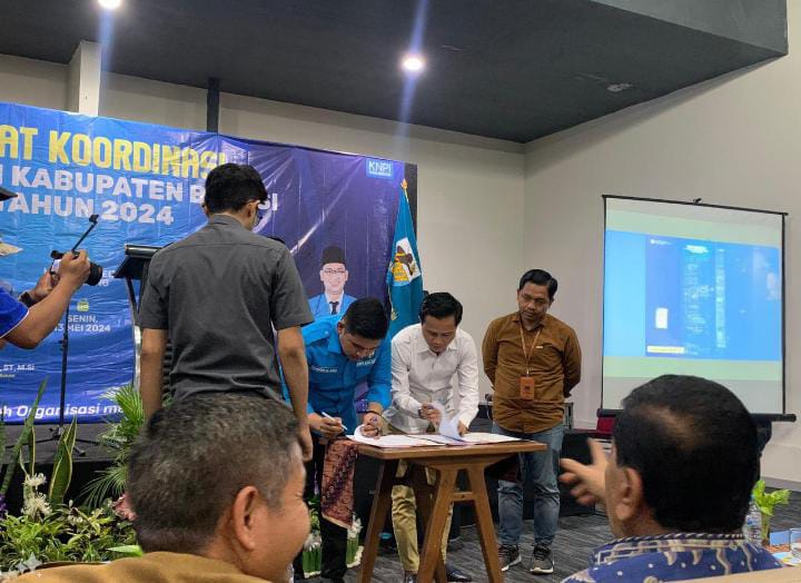 Suasana Penandatanganan MoU antara Bawaslu Kabupaten Bekasi dengan KNPI Kabupaten Bekasi pada Acara Rakoor DPD KNPI Kabupaten Bekasi Tahun 2024