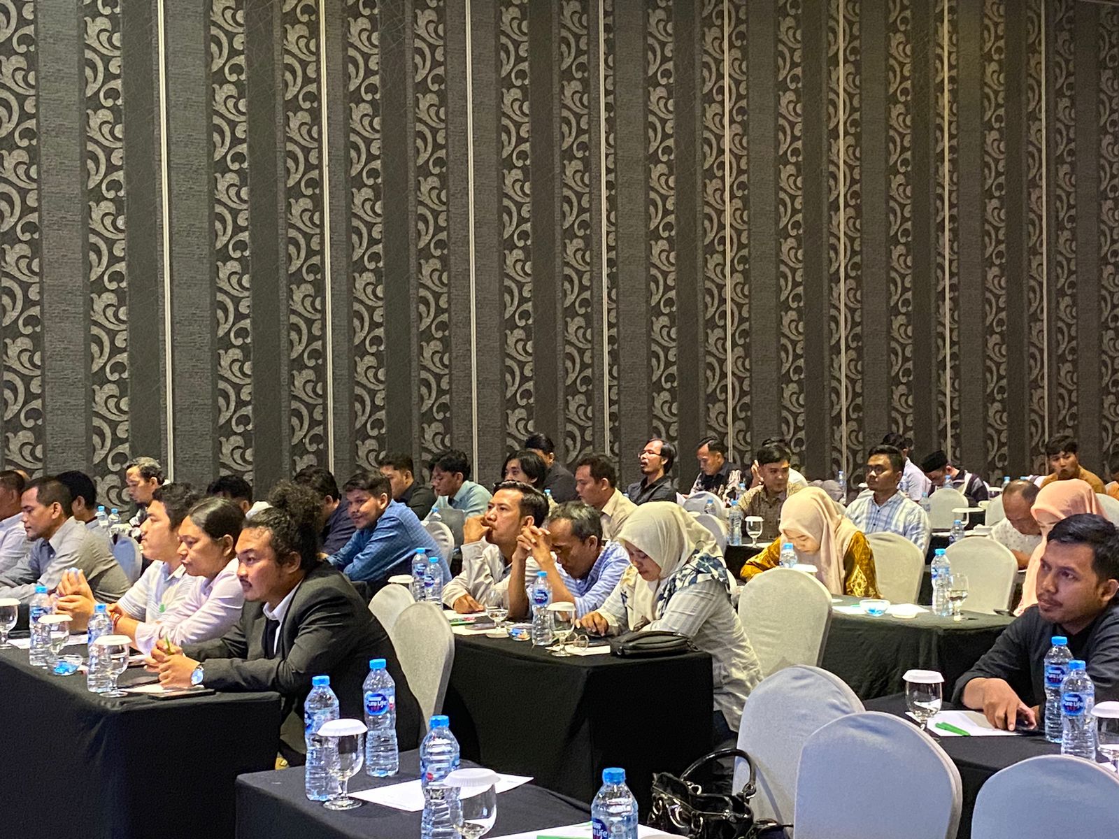 Bimbingan Teknis (Bimtek) Peningkatan Kapasitas SDM Dalam Mendukung Pengawasan Pemutakhiran Data dan Daftar Pemilih Pada Pemilihan Tahun 2024 di Hotel Holiday Inn Jababeka Cikarang, Selasa (9/7/2024).