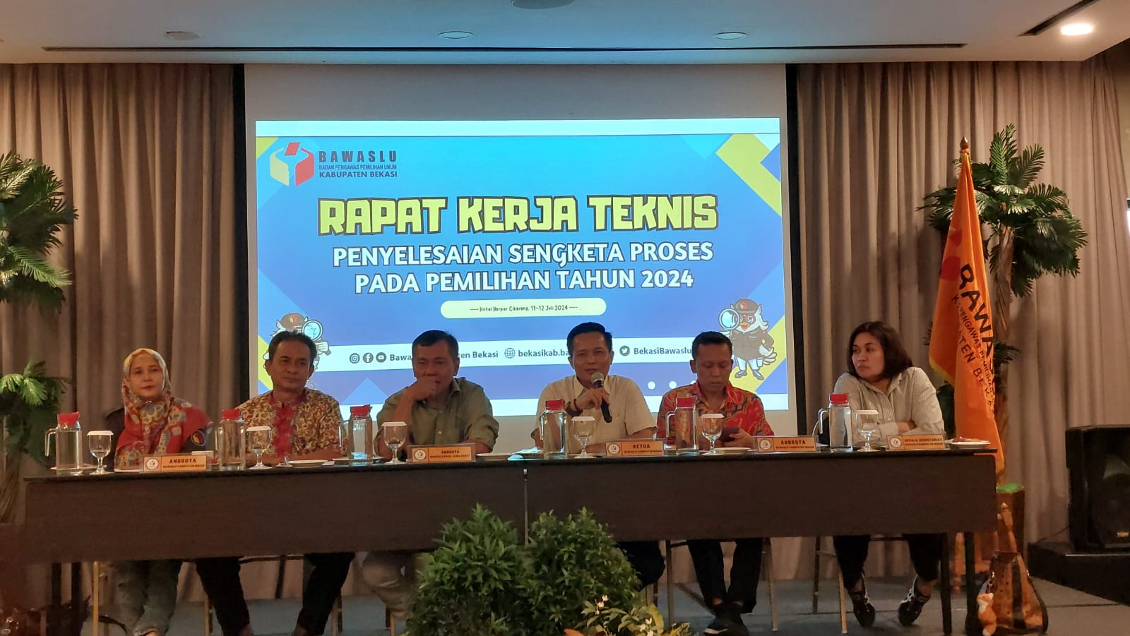 Rapat Kerja Teknis Penyelesaian Sengketa Proses pada Pemilihan Tahun 2024 di Hotel Harper Cikarang, Cikarang Selatan, Kamis (11/7/2024).  