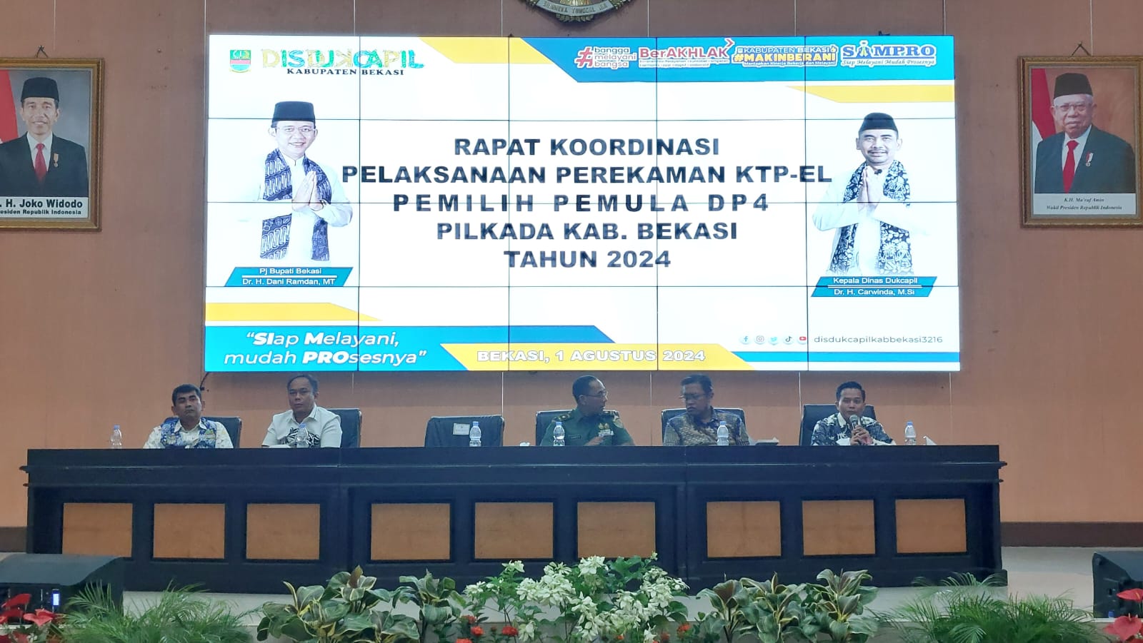 Rapat Koordinasi Pelaksanaan Perekaman KTP-EL Pemilih Pemula DP4 Pilkada Kabupaten Bekasi Tahun 2024 yang di gelar oleh Disdukcapil Kabupaten Bekasi Aula Gedung Wibawa Mukti, Komplek Perkantoran Pemkab Bekasi, Sukamahi Kec. Cikarang Pusat, Kamis (1/8/2024).