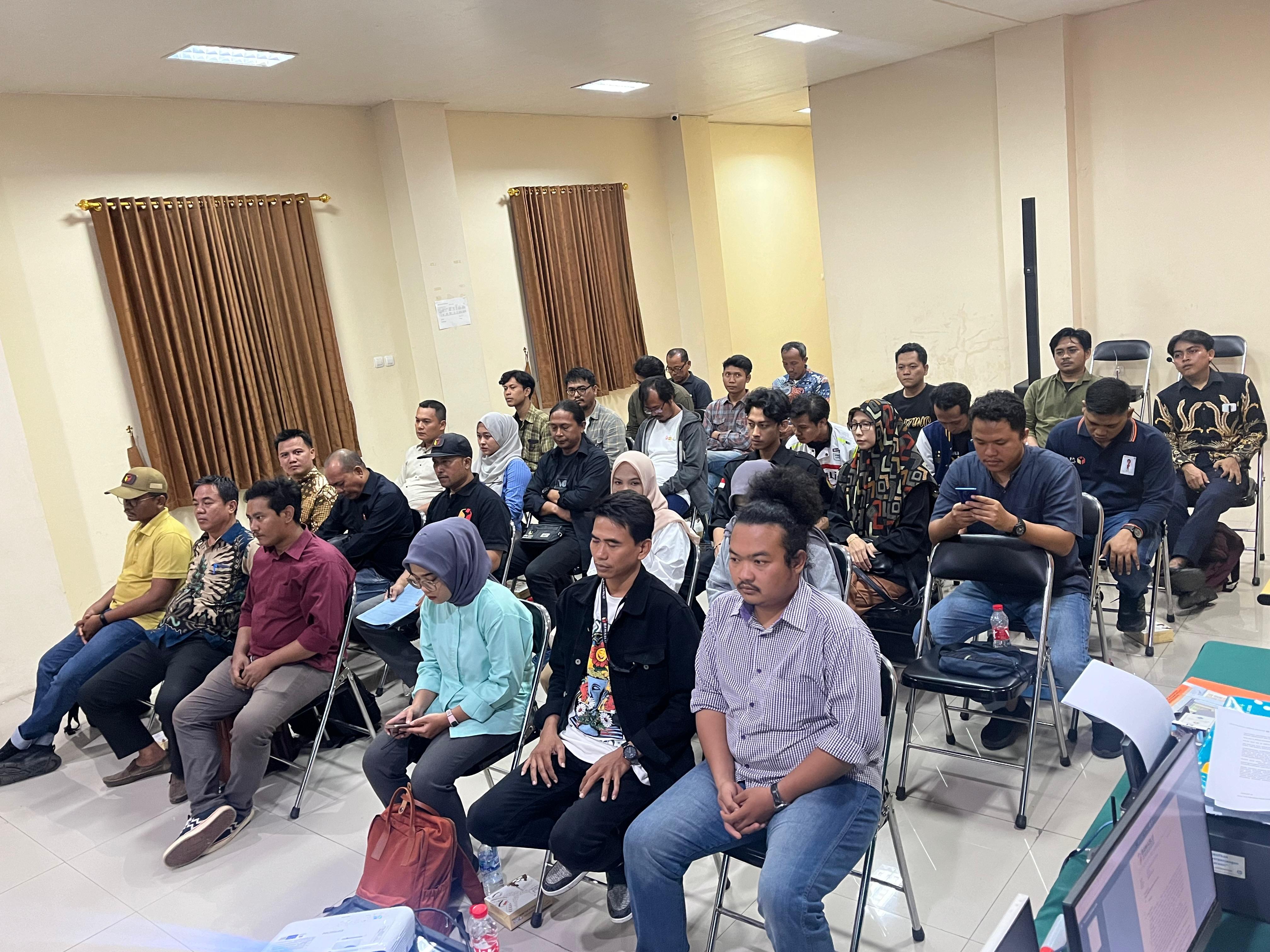 Rapat Koordinasi Persiapan Pleno Rekapitulasi DPHP dan Penetapan Daftar Pemilih Sementara (DPS) Tingkat Kabupaten pada Pemilihan Serentak Tahun 2024 yang di gelar di Aula Kantor Bawaslu Kabupaten Bekasi, Kamis (8/8/2024).