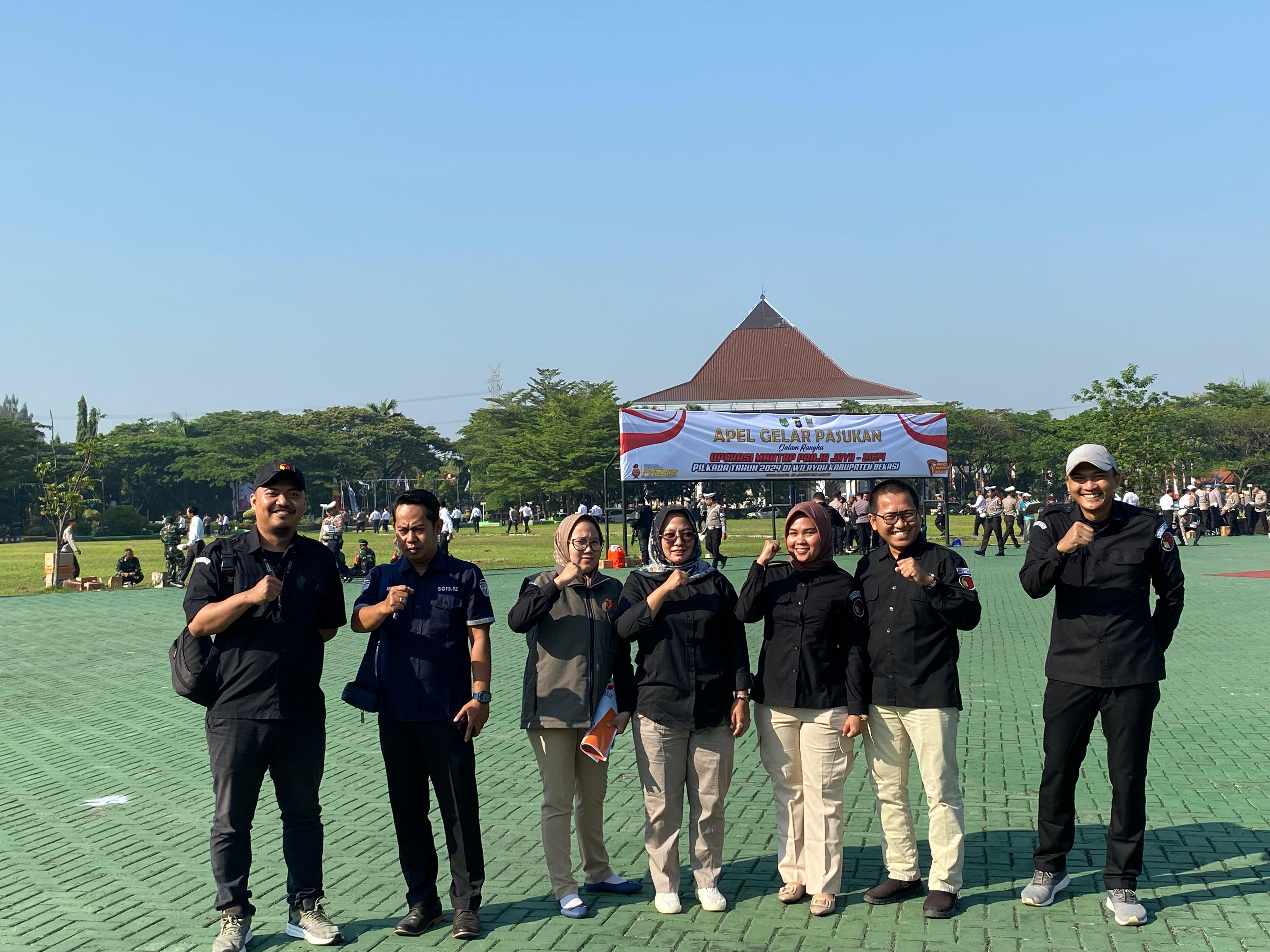 Bawaslu Kabupaten Bekasi ikuti Apel Gelar Pasukan dalam rangka persiapan Operasi Kepolisian Mandiri Kewilayahan "Mantap Praja Jaya 2024" di Lapangan Plaza Pemda Kabupaten Bekasi, Selasa (13/08/2024).