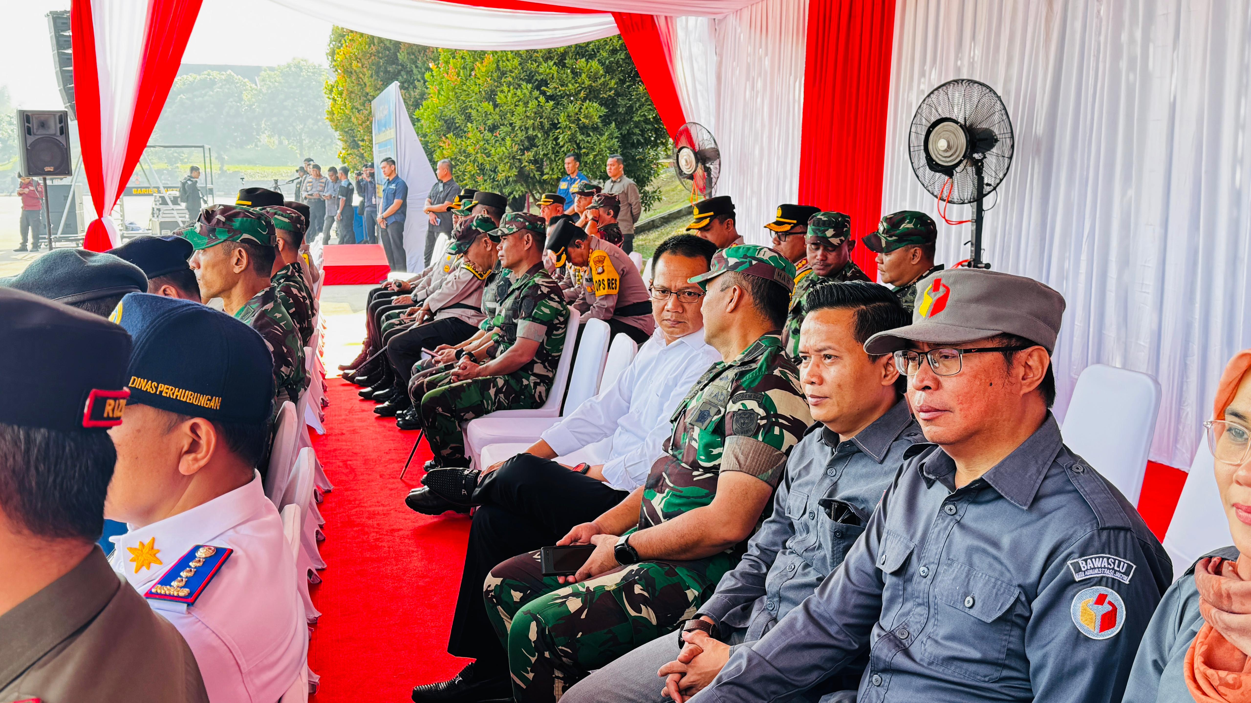 Ketua Bawaslu Kabupaten Bekasi ikuti Apel Gelar Pasukan Dan Sispamkota Dalam Rangka Operasi Mantap Praja Jaya 2024 pada Pemilihan Serentak Tahun 2024 yang di gelar Polda Metro Jaya di Lapangan Multifungsi Polri Puslat Korbrimob Cikeas, Bogor Jawa Barat, Selasa (13/8/2024).