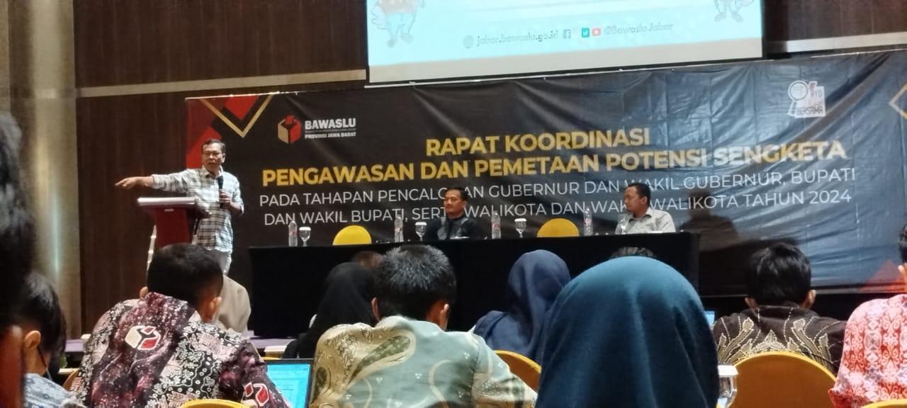 Sambutan Kordiv Penyelesaian Sengketa Bawaslu Provinsi Jawa Barat pada Rapat Koordinasi yang membahas strategi pengawasan tahapan pencalonan Gubernur dan Wakil Gubernur, Bupati dan Wakil Bupati serta Walikota dan Wakil Walikota pada Pemilihan Serentak 2024, Jumat (23/8/2024) di Mercure Hotel Karawang.