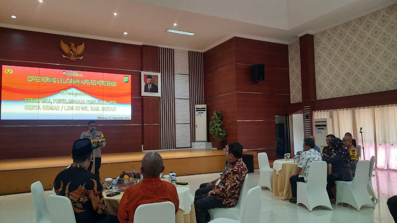 Bawaslu Kabupaten Bekasi hadiri acara Coffe Morning Polres Metro Bekasi bersama Forkopimda, Penyelenggara Pemilu, Stakeholders, serta LSM dan Ormas dalam rangka pengamanan rangkaian pelaksanaan Pilkada Tahun 2024 yang di gelar di Gedung Promoter Mapolres Metro Bekasi, Cikarang Utara, Kamis (19/09/2024).