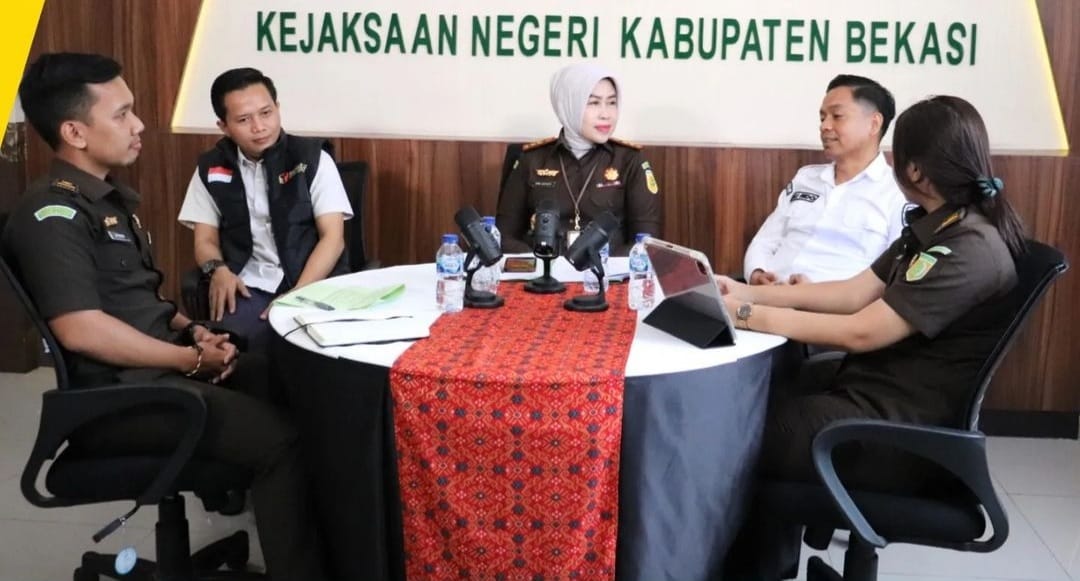 Acara Podcast dengan Topik Pembahasan Sinergitas Kejaksaan, Komisi Pemilihan Umum (KPU), dan Badan Pengawas Pemilu (BAWASLU) "Dalam Menyukseskan Pilkada Kabupaten Bekasi Tahun 2024" yang di gelar di Kantor Kejaksaan Negeri Kabupaten Bekasi, Kamis (26/9/2024).