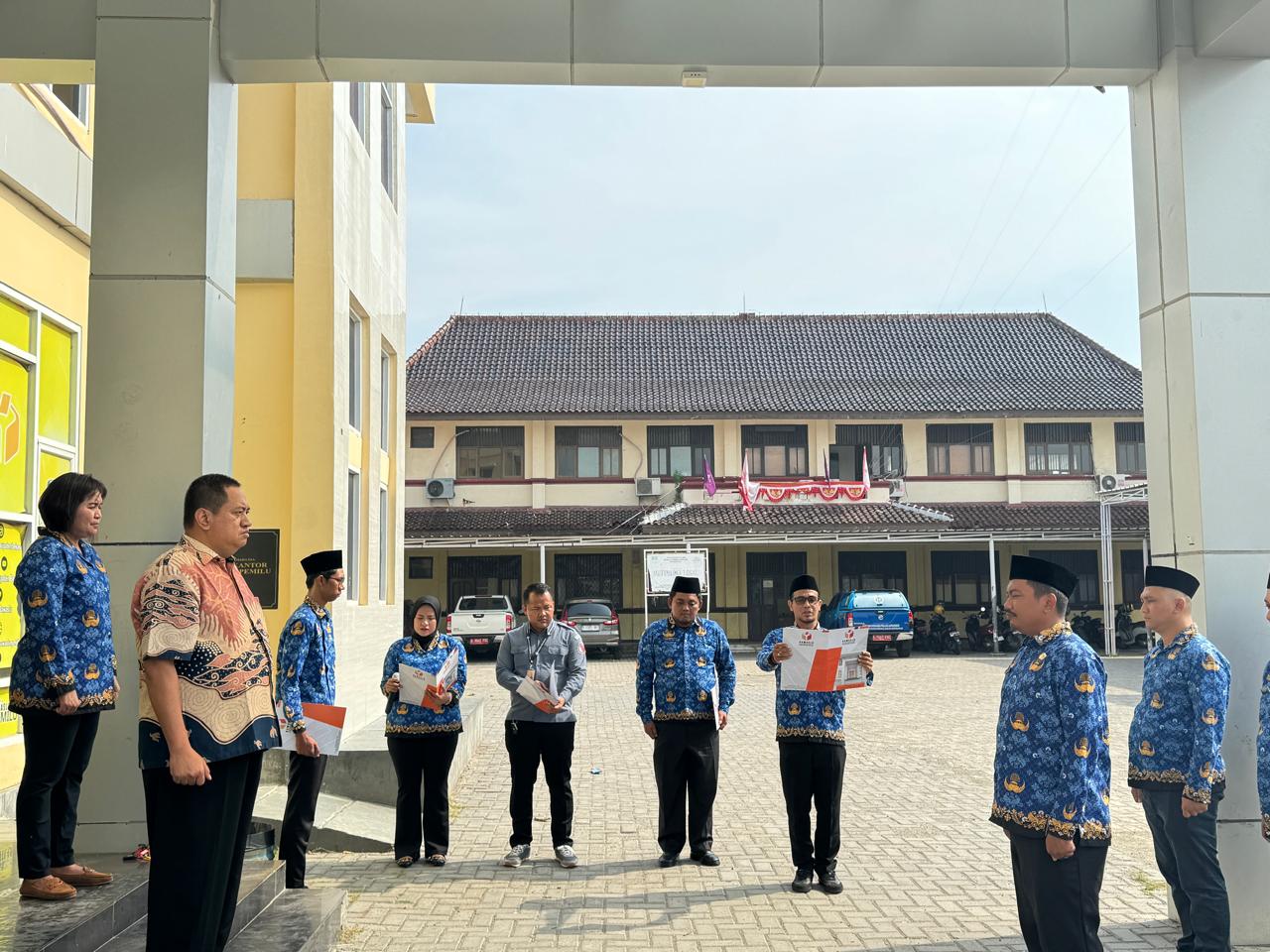 Upacara Hari Kesaktian Pancasila di Lingkungan Bawaslu Kabupatem Bekasi yang di gelar di Halaman Kantor Bawaslu Kabupaten Bekasi, Selasa (1/10/2024).