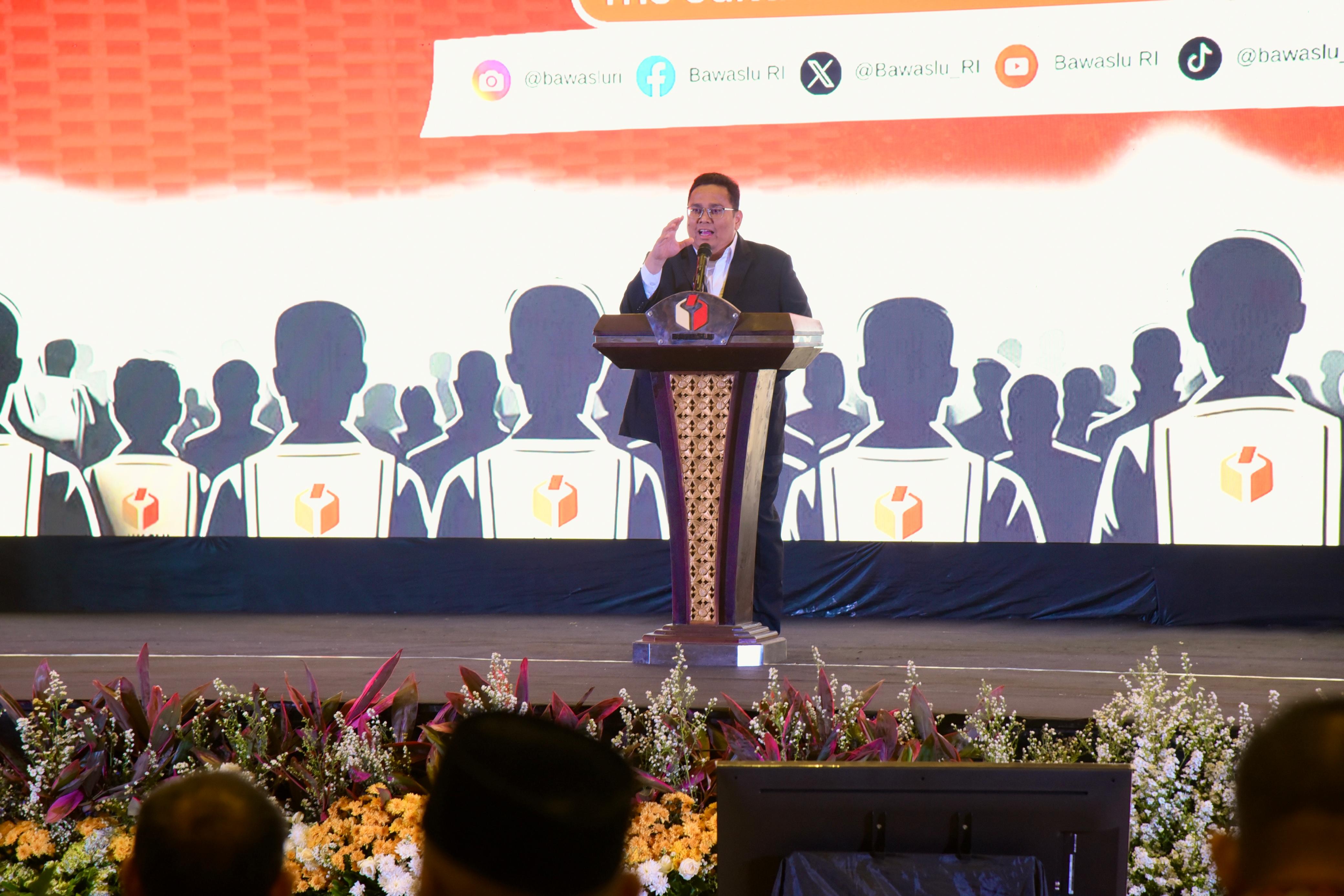 Ketua Bawaslu RI, Rahmat Bagja saat memberi arahan Rapat Koordinasi Nasional Kediklatan Pengawas Pemilu di Jakarta, Minggu (20/10/2024).