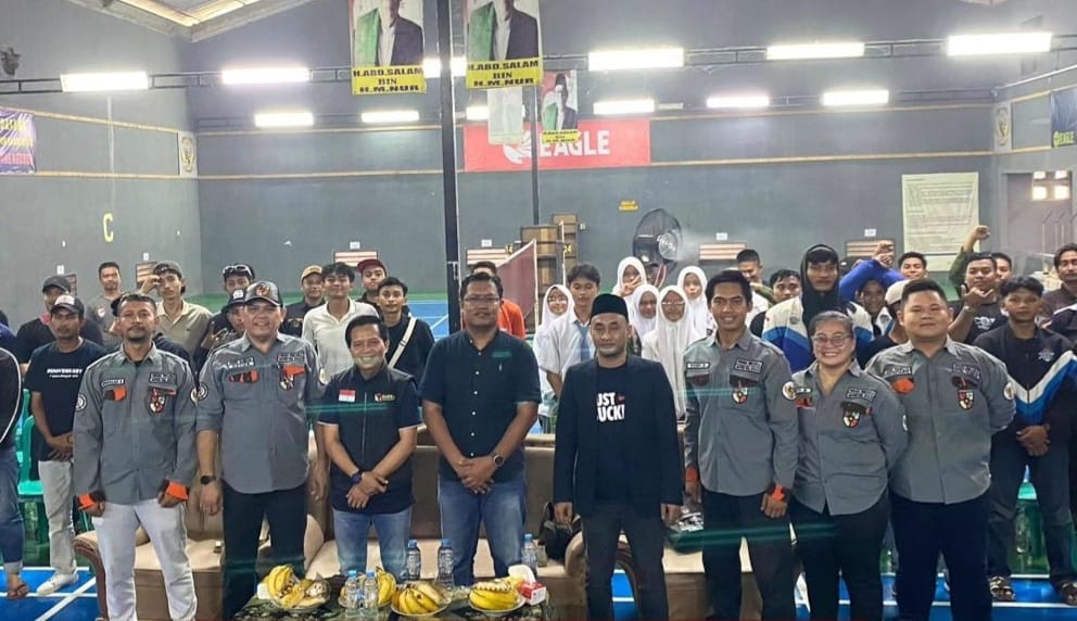 Kegiatan Sosialisasi Pendidikan Pemilih Pemilihan Gubernur dan Wakil Gubernur, Bupati dan Wakil Bupati Bekasi yang di gelar oleh KPU Kabupaten Bekasi bekerjasama dengan BAPORA Pemuda Pancasila Kabupaten Bekasi di GOR Villa Putra Cakung, Sukatani, Kabupaten Bekasi Selasa (15/10/2024).
