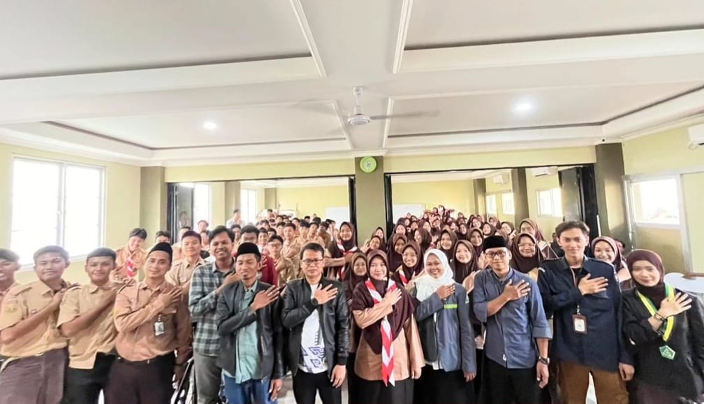 Kegiatan Sosialisasi Pendidikan pemilih pada Pemilihan Serentak Tahun 2024 yang di gelar oleh KPU Kabupaten Bekasi dengan bekerjasama dengan Ikatan Pelajar Putri Nahdlatul Ulama (IPNU) Kabupaten Bekasi di MAK Plus Raudatul Muhibbin, Cibitung Bekasi, Selasa (15/10/2024)