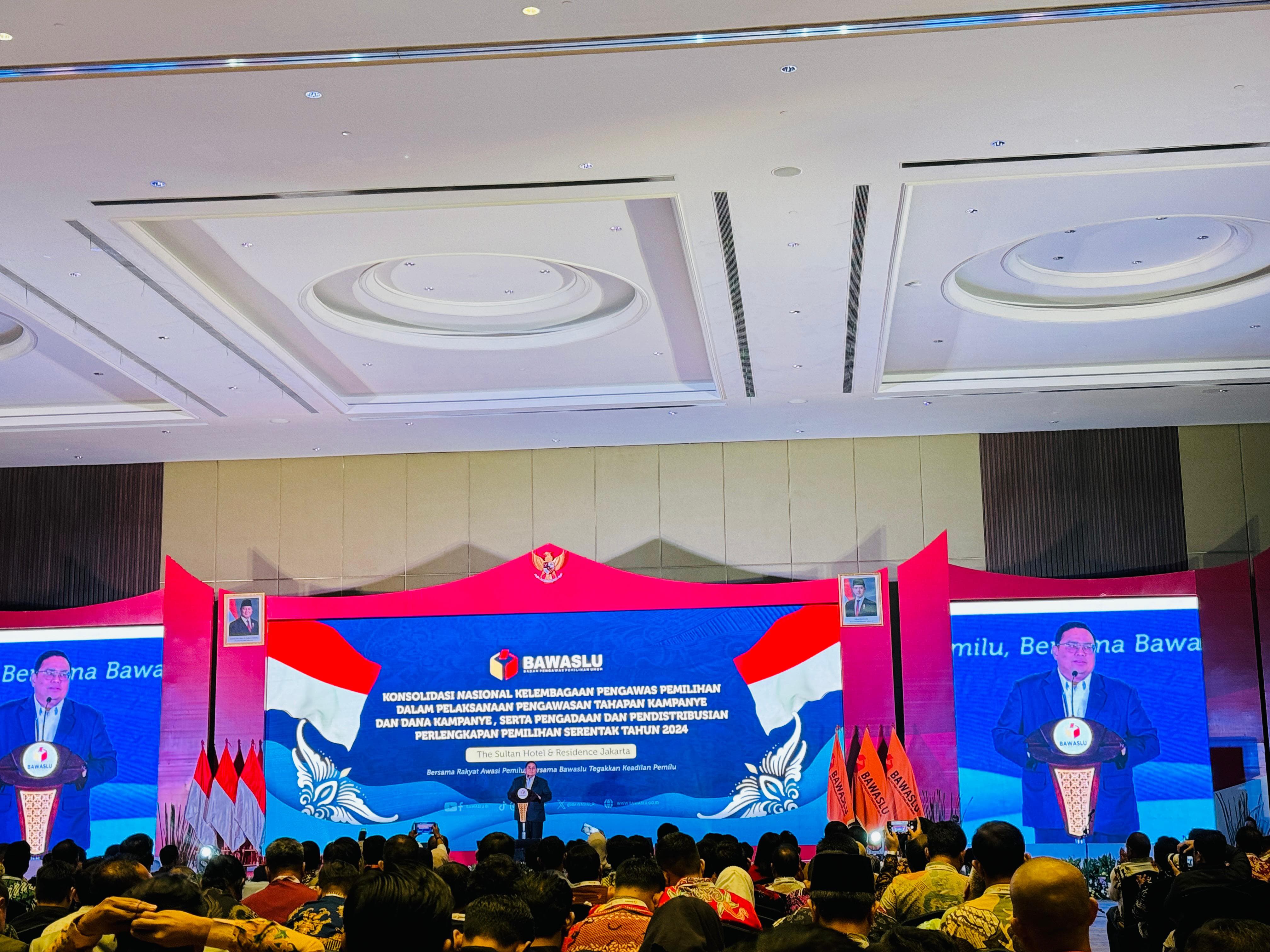 Bawaslu RI, Rahmat Bagja, membuka secara resmi Acara Konsolidasi Nasional Kelembagaan Pengawas Pemilihan dalam Pelaksanaan Pengawasan Tahapan Kampanye dan Dana Kampanye, serta Pengadaan dan Pendistribusian Perlengkapan Pemilihan Serentak 2024 di Jakarta, Selasa (29/10/2024).