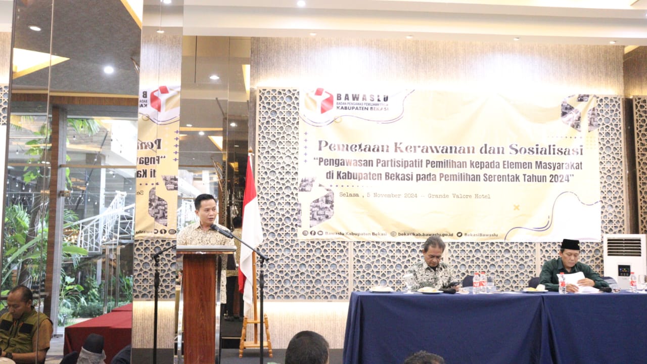 Sambutan Ketua Bawaslu Kabupaten Bekasi pada Kegiatan Pemetaan Kerawanan dan Sosialisasi Pengawasan Partisipatif Pemilihan kepada Elemen Masyarakat di Kabupaten Bekasi pada Pemilihan Serentak Tahun 2024 di Grande Valore Jababeka Cikarang, Selasa (5/11/2024).