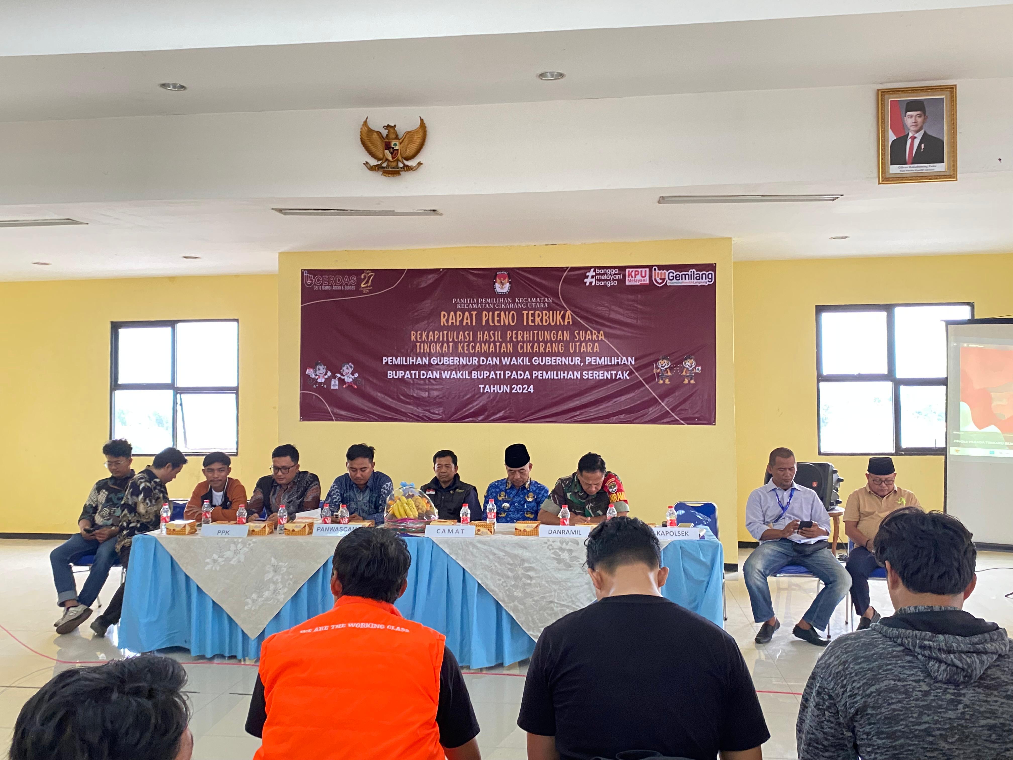 Pembukaan Rapat Pleno Terbuka Rekapitulasi Hasil Penghitungan Suara Tingkat Kecamatan Pada Pemilihan Serentak Tahun 2024, Jum'at (29/11/2024).