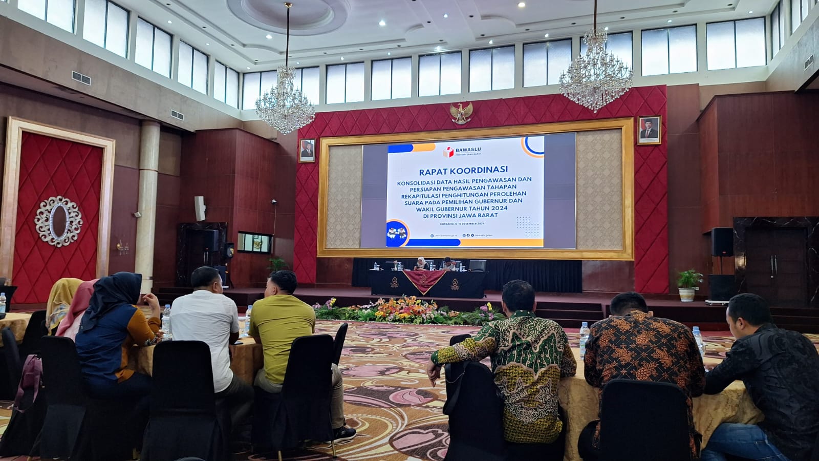 Suasana Rapat Koordinasi Konsolidasi Data Hasil Pengawasan dan Persiapan Pengawasan Tahapan Rekapitulasi Penghitungan Perolehan Suara Pemilihan Tahun 2024 di Provinsi Jawa Barat yang di gelar Bawaslu Jabar di Sutan Raja Hotel & Convention Centre, Soreang, Kabupaten Bandung, Kamis (5/6/2024).