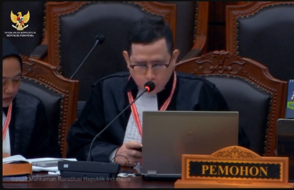 Kuasa Hukum Calon Bupati dan Wakil Bupati Bandung Sahrul Gunawan dan Gun Gun Gunawan Bacakan Permohonan dalam sidang Pemeriksaan Pendahuluan di MK, Rabu (8/1/2025).