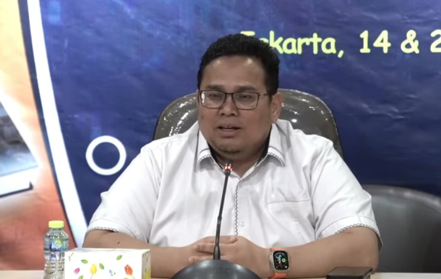 Ketua Bawaslu RI,Rahmat Bagja,memberikan keynote speech dalam bedah buku Koalisi Pewarta Pemilu dan Demokrasi (KPPD) “Catatan Jurnalis Pemilu: Sejarah Keserentakan Pertama Terbesar di Dunia" yang di gelar Bawaslu RI secara daring, pada Rabu (20/8/2025).