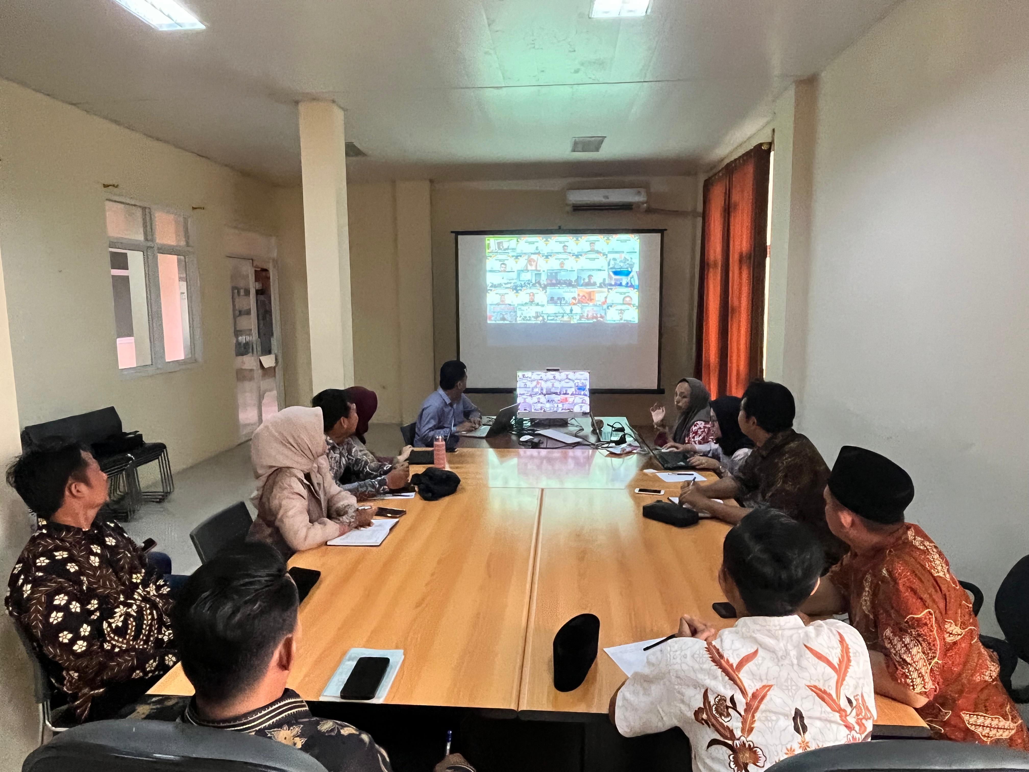 Dua Belas orang Pegawai Pemerintah dengan Perjanjian Kerja (PPPK) Bawaslu Kabupaten Bekasi mengikuti kegiatan Kick Off Oreintasi Pegawai Pemerintah dengan Perjanjian Kerja (PPPK) Bawaslu Tahun 2025 yang dilakukan secara daring, Kamis (21/8/2025) di Kantor Bawaslu Kabupaten Bekasi.