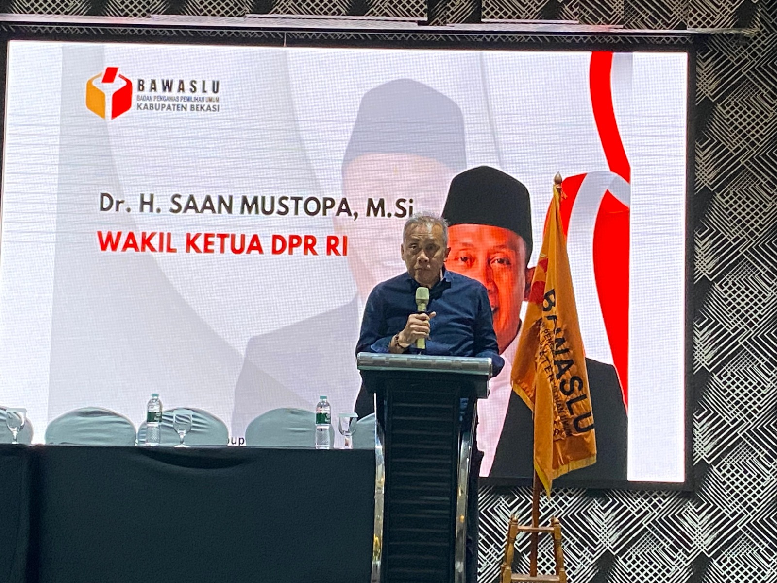 Sambutan Wakil Ketua DPR RI, Dr. H. Saan Mustopa, M.Si. saat membuka Kegiatan Penguatan Kelembagaan Bersama Stakeholder yang di gelar di Holiday Inn Jababeka Cikarang, pada Jum'at (26/9/2025).