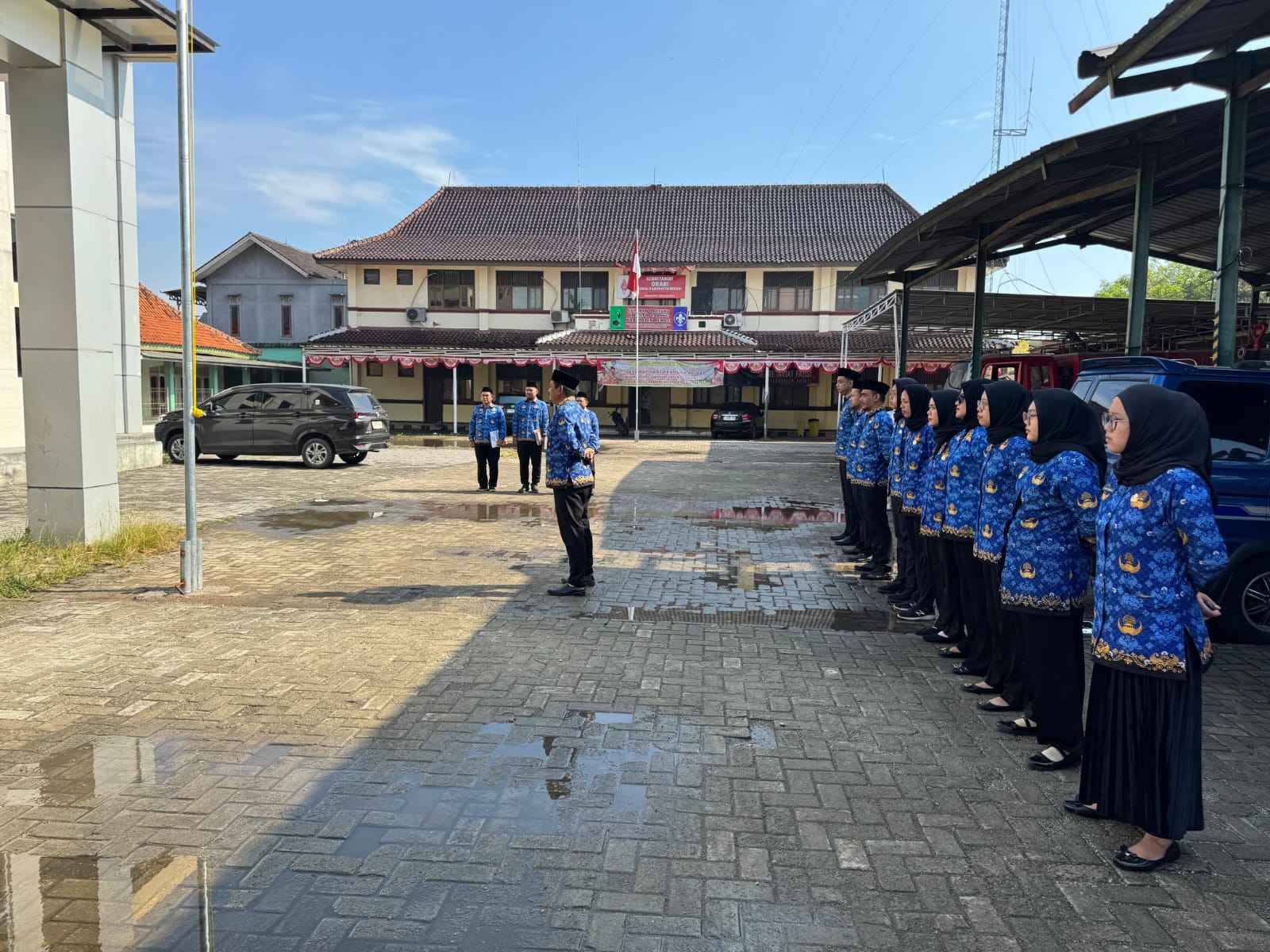 Bawaslu Kabupaten Bekasi melaksanakan upacara Peringatan Hari Kesaktian Pancasila yang digelar di Halaman Kantor Bawaslu Kabupaten Bekasi, pada Rabu (1/10/2025). 