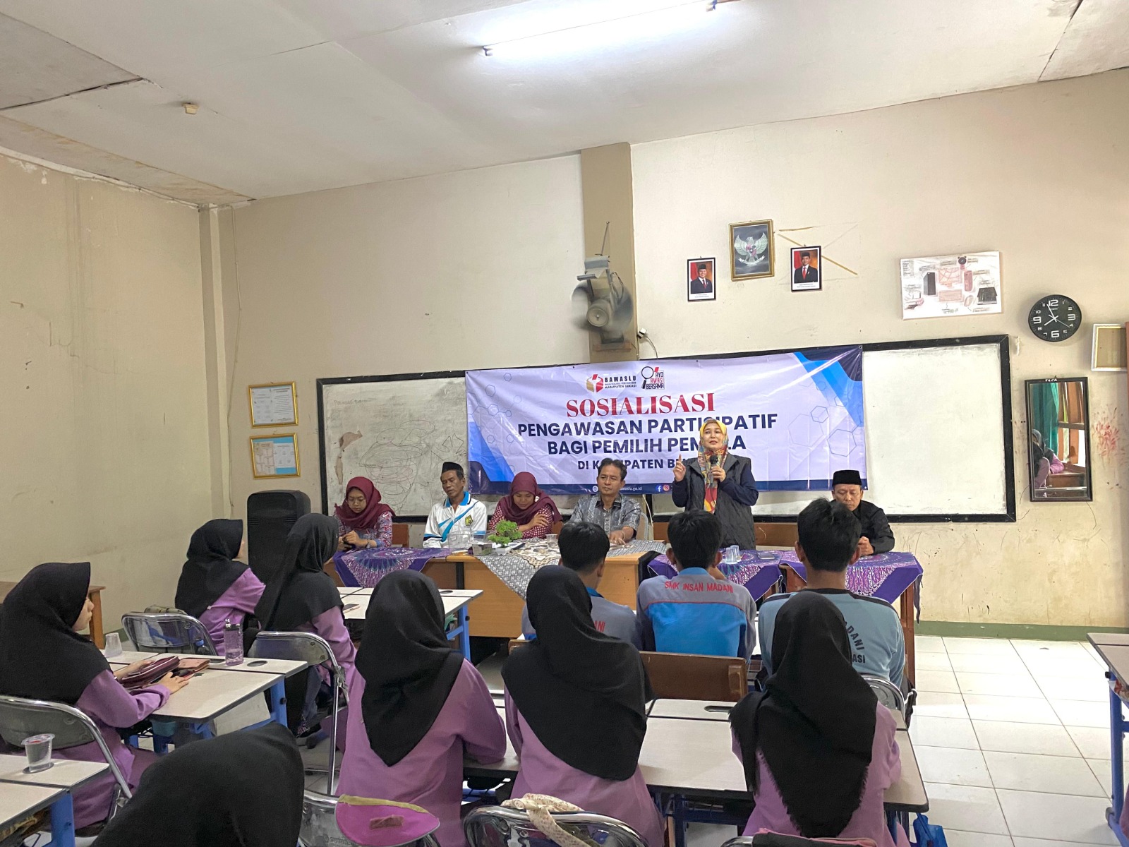 Bawaslu Kabupaten Bekasi gelar Sosialisasi Pengawasan Partisipatif bagi Pemilih Pemula yang di gelar di SMK INSAN MADANI SUKATANI, pada Kamis (18/9/2025).