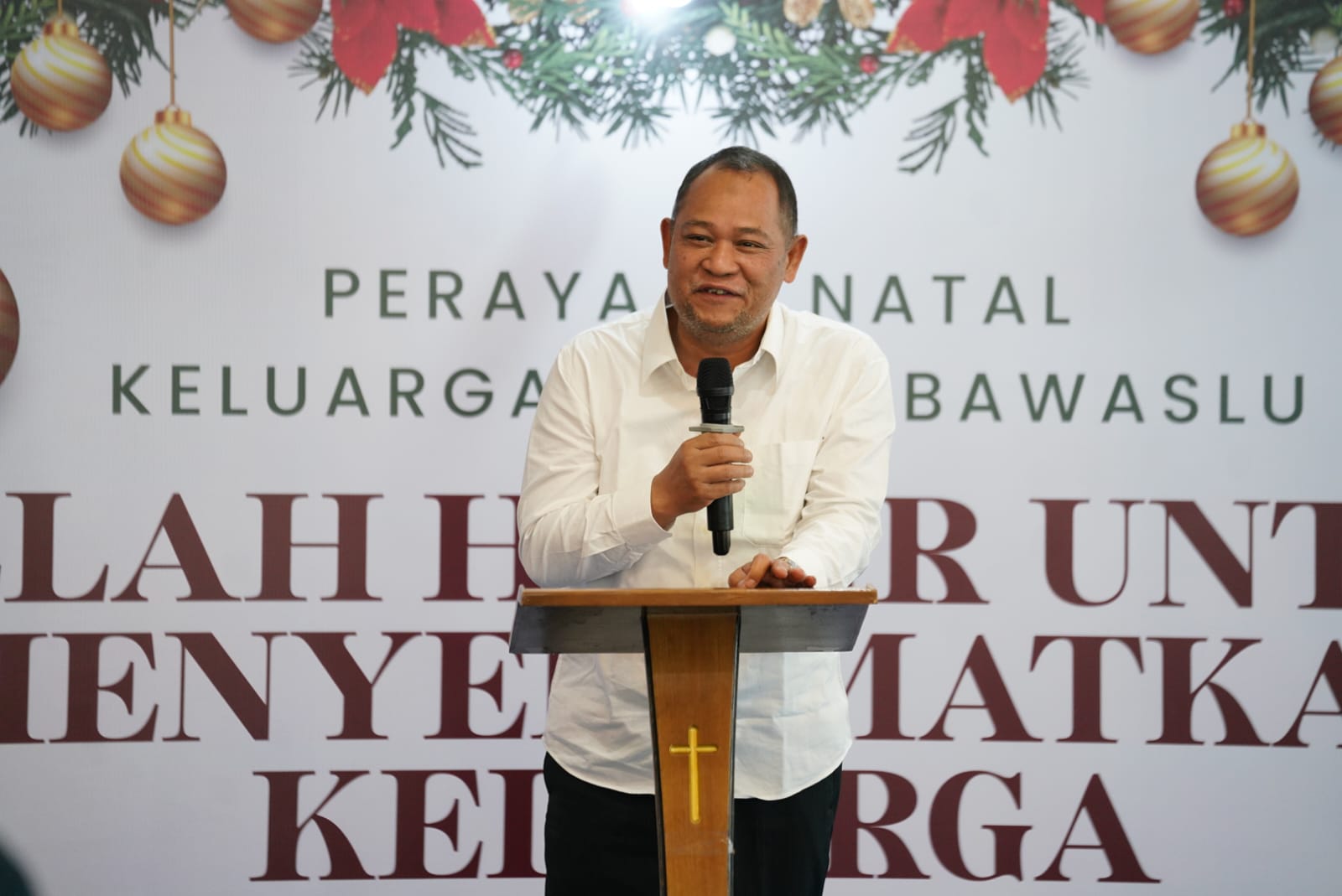 Anggota Bawaslu Republik Indonesia, Totok Hariyono berikan khotbah dalam perayaan Natal Keluarga Besar Bawaslu Se Indonesia di Jakarta, Rabu (10/12/2025).