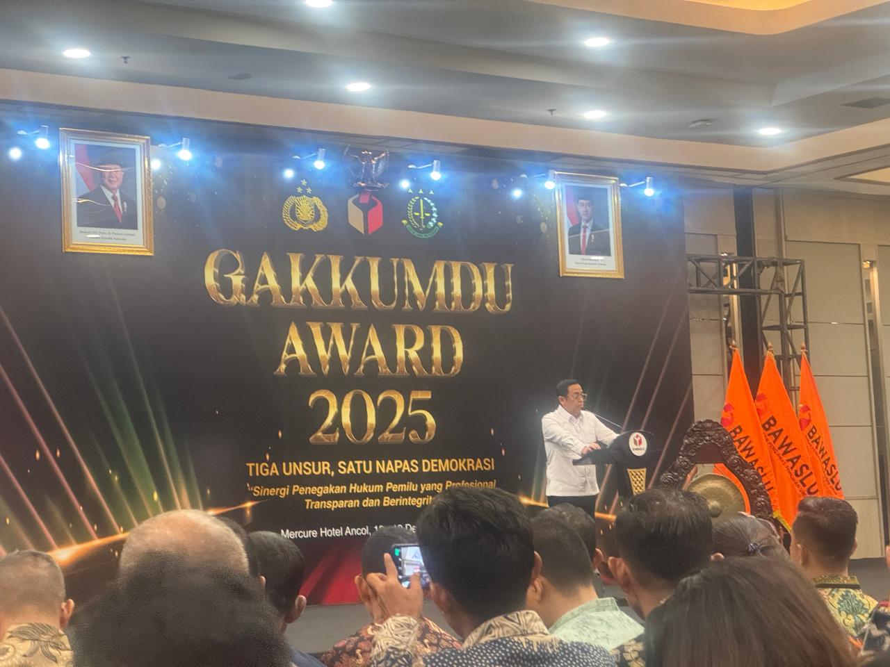 Anggota Bawaslu Republik Indonesia, Puadi saat memberikan sambutan pada malam Penganugerahan Gakkumdu Award 2025, di Jakarta, Kamis (11/12/2025).