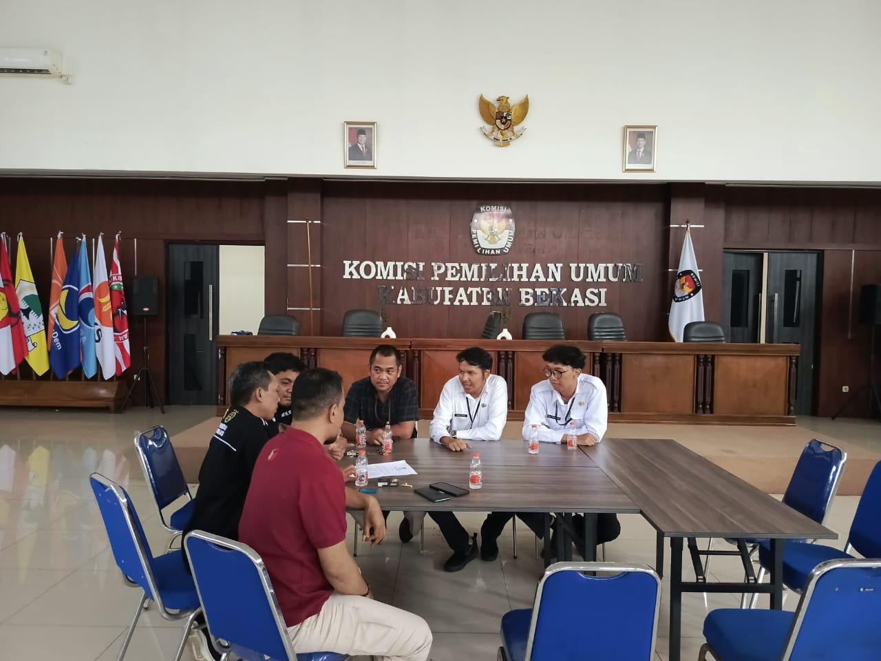 Koordinator Divisi Hukum Penyelesaian Sengketa, Shahril Hasibuan beserta Kasubbag dan Staf lakukan Koordinasi dengan KPU Kabupaten Bekasi, di Kantor KPU Kabupaten Bekasi, Kamis (15/1/2026).
