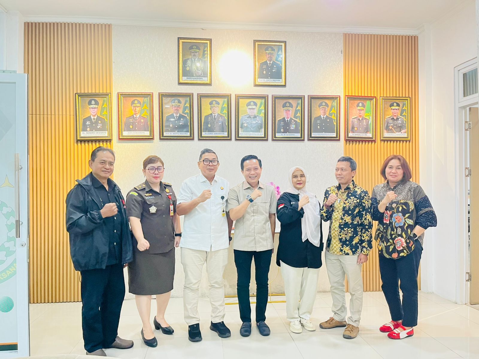 Pimpinan Bawaslu Kabupaten Bekasi lakukan audensi dengan Kejaksaan Negeri (Kejari) Kabupaten Bekasi yang di gelar di Ruang kerja Kajari Kabupaten Bekasi, Kamis (22/1/2026).