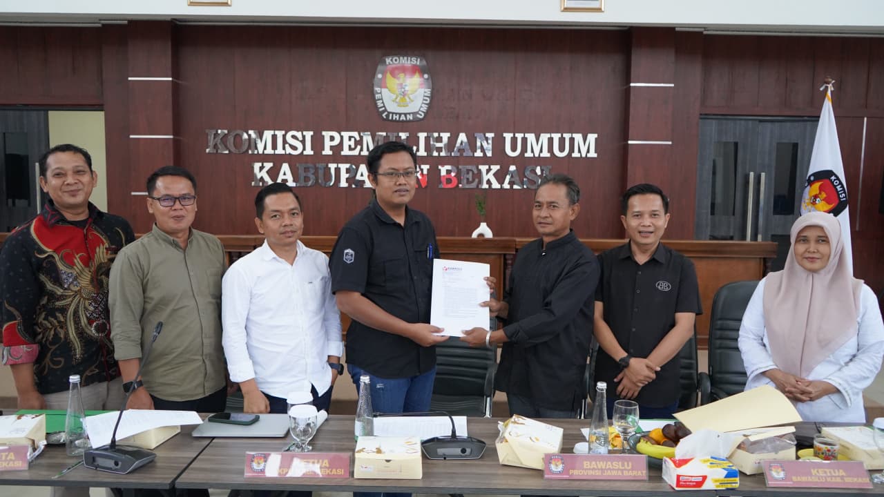 Bawaslu Kabupaten Bekasi berikan Imbauan kepada KPU Kabupaten Bekasi pada Rapat Pleno Pemutakhiran Data Pemilih Berkelanjutan (PDPB) Triwulan I Tahun 2026 yang digelar oleh Komisi Pemilihan Umum Kabupaten Bekasi di Aula KPU Kabupaten Bekasi, Rabu (1/4/2026).