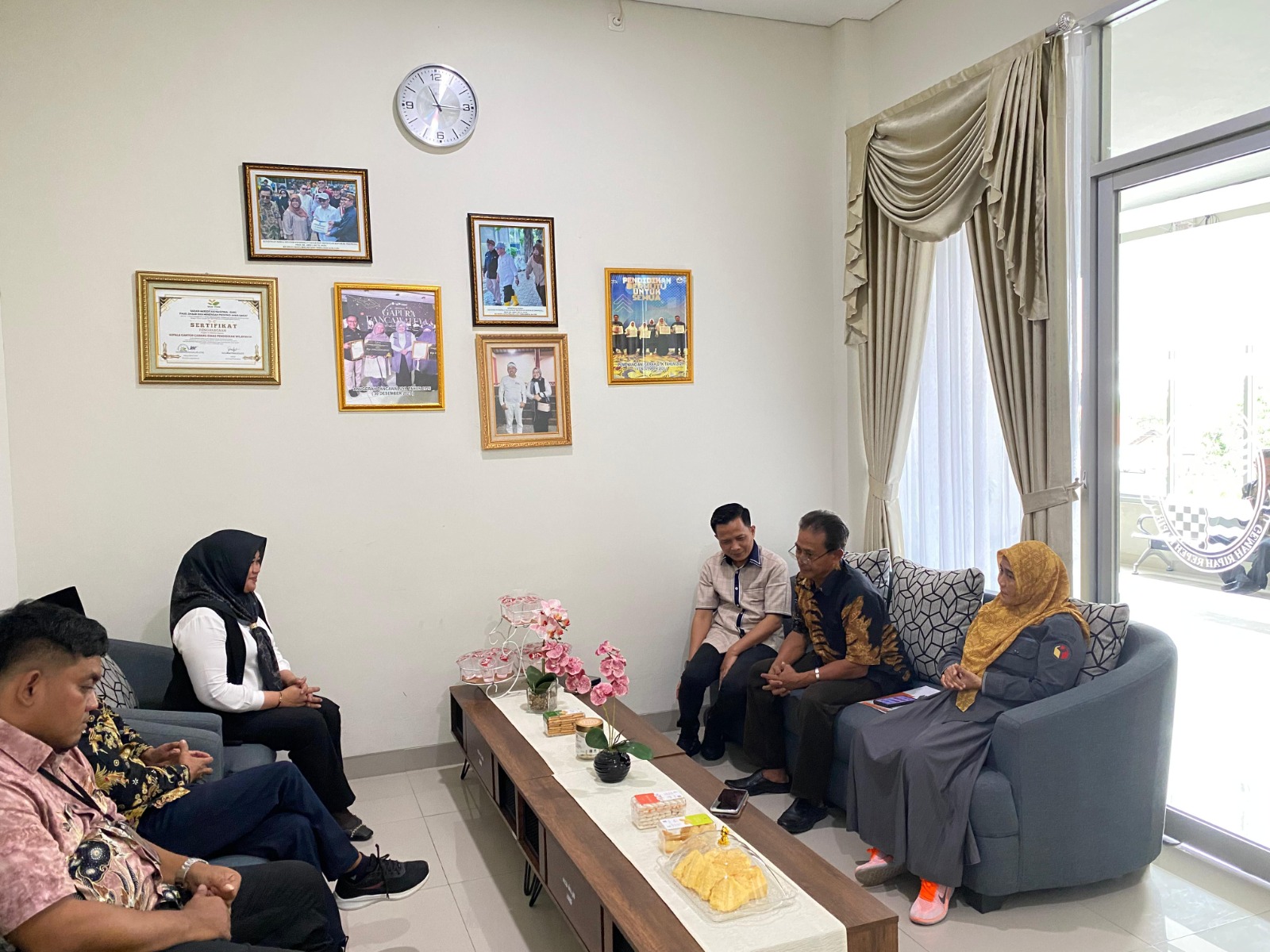 Bawaslu Kabupaten Bekasi melaksanakan kunjungan Audensi dengan Kepala KCD Wilayah III Provinsi Jawa Barat di Kantor Cabang Dinas (KCD) Pendidikan Wilayah III Provinsi Jawa Barat, Jum'at (24/4/2026).