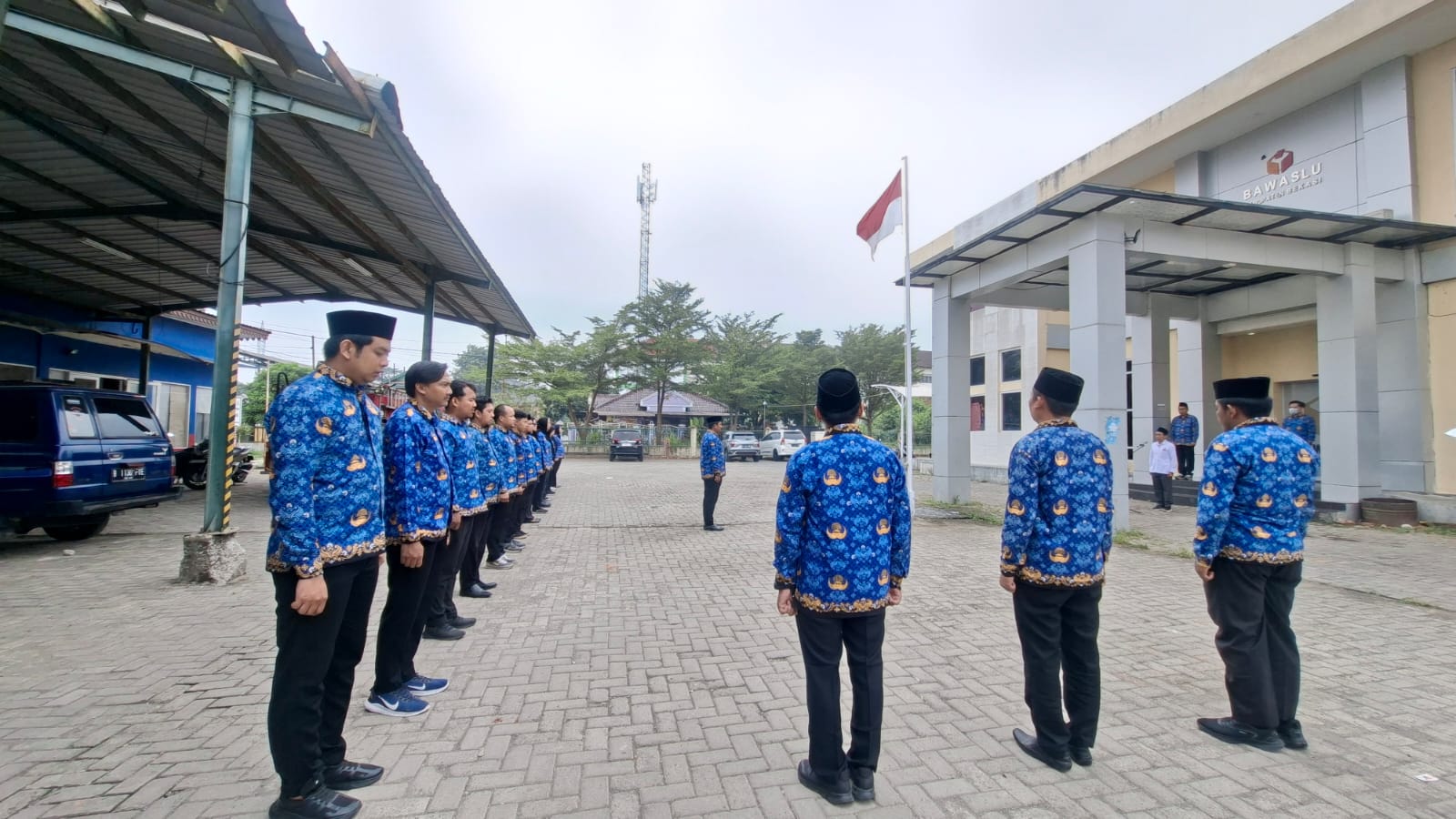 Bawaslu Kabupaten Bekasi menggelar upacara bendera dalam rangka memperingati Hari Kebangkitan Nasional (Harkitnas) ke-118 tahun 2026 di Halaman Kantor Bawaslu Kabupaten Bekasi, pada Rabu (20/5/2026).
