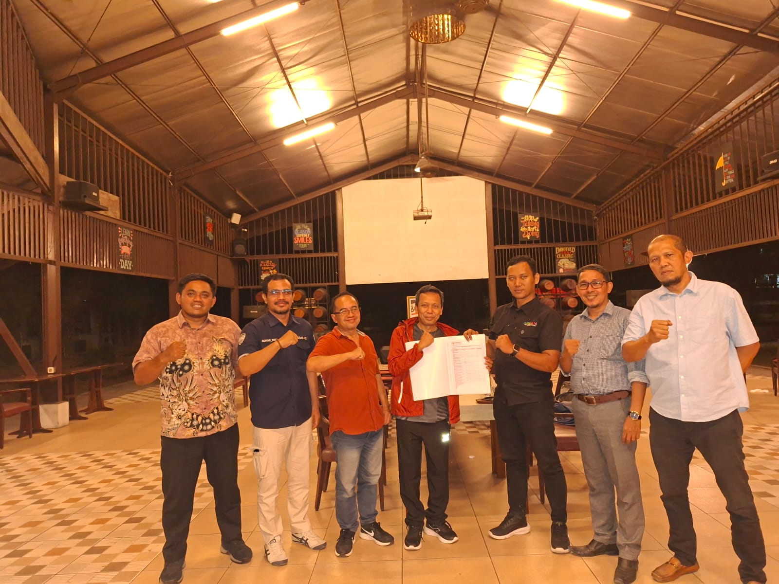 Anggota Bawaslu Kab Bekasi sedang melakukan pengawasan PDPB
