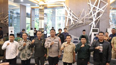 Sambutan KetKegiatan Pemetaan Kerawanan dan Sosialisasi Pengawasan Partisipatif Pemilihan kepada Elemen Masyarakat di Kabupaten Bekasi pada Pemilihan Serentak Tahun 2024 di Grande Valore Jababeka Cikarang, Selasa (5/11/2024).