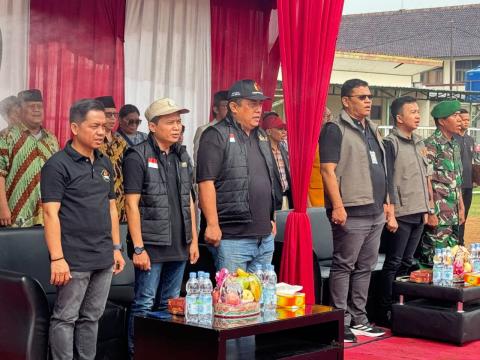 Apel Siaga dan Patroli Pengawasan Tahapan Masa Tenang Pemilihan Serentak Tahun 2024 yang di gelar di Kompleks Stadion Mini Karangasih Cikarang Utara, Sabtu (23/11/2024). 