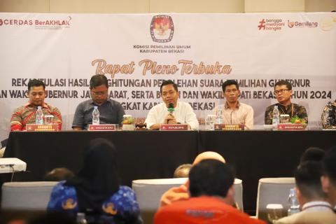 Ketua Bawaslu Kabupaten Bekasi hadiri Rapat Pleno Terbuka Rekapitulasi Hasil Perhitungan Perolehan Suara Pemilihan Gubernur dan Wakil Gubernur Jawa Barat serta Bupati dan Wakil Bupati Bekasi Tahun 2024 Tingkat Kabupaten Bekasi, yang di gelar KPU Kabupaten Bekasi di Hotel Nuanza Cikarang, Jum'at (29/11/2024).