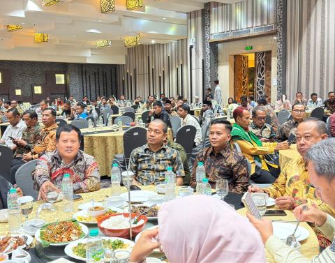 Acara Pisah Sambut Kapolres Metro Bekasi dari Kombes Pol. Twedi Aditya Bennyahdi kepada pejabat baru Kombes Pol. Mustofa, di Ballroom Hotel Holiday Inn Jababeka Cikarang, Jum’at (10/01/2025).