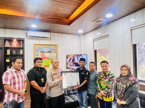Ketua dan Anggota Bawaslu Kabupaten Bekasi lakukan Kunjungan Silaturahmi dan Audensi dengan Kapolres Metro Bekasi  di Polres Metro Bekasi, pada Kamis (24/7/2025).