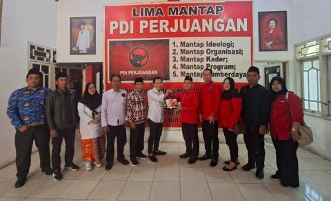 Bawaslu Kabupaten Bekasi lakukan kunjungan Audensi dengan DPC PDI Perjuangan Kabupaten Bekasi yang di gelar di Sekretariat DPC PDI Perjuangan Kabupaten Bekasi, pada Minggu (17/8/2025).
