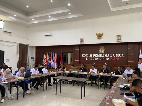 Bawaslu Kabupaten Bekasi berikan Imbauan kepada KPU Kabupaten Bekasi pada Rapat Pleno Pemutakhiran Data Pemilih Berkelanjutan (PDPB) Triwulan I Tahun 2026 yang digelar oleh Komisi Pemilihan Umum Kabupaten Bekasi di Aula KPU Kabupaten Bekasi, Rabu (1/4/2026).