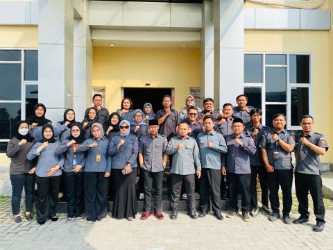 Kegiatan Apel Pagi di pimpin oleh Kepala Sekretariat dan diikuti oleh seluruh jajaran Sekretariat Bawaslu Kabupaten Bekasi yang di gelar di Halaman Kantor Bawalu Kabupaten Bekasi, Senin (4/5/2026).