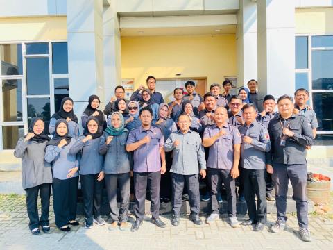 Badan Pengawas Pemilihan Umum (Bawaslu) Kabupaten Bekasi menggelar apel pagi rutin pada Senin (18/6/2026) di halaman Kantor Bawaslu Kabupaten Bekasi. 