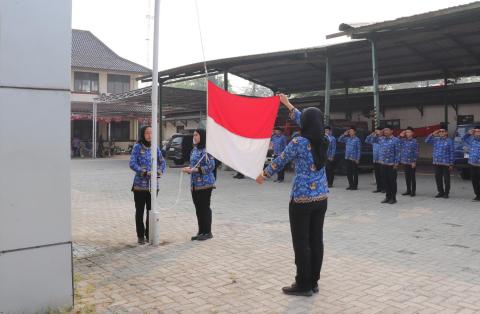 Proses pengibaran Bendera merah putih