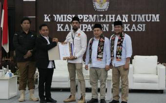 Penerimaan Pendaftaran Pasangan Calon HM. BN. Holik Godratullah dan H. Faizal Hafan Farid di Kantor KPU Kabupaten Bekasi, Rabu (28/8/2024).