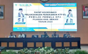 Rapat Koordinasi Pelaksanaan Perekaman KTP-EL Pemilih Pemula DP4 Pilkada Kabupaten Bekasi Tahun 2024 yang di gelar oleh Disdukcapil Kabupaten Bekasi Aula Gedung Wibawa Mukti, Komplek Perkantoran Pemkab Bekasi, Sukamahi Kec. Cikarang Pusat, Kamis (1/8/2024).