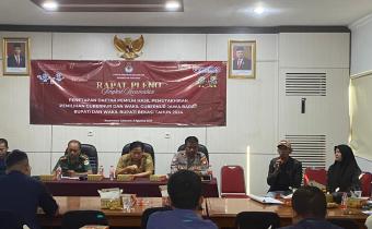 Suasana Rapat Pleno Terbuka Rekapitulasi Daftar Pemilih Hasil Pemutakhiran (DPHP) Tingkat Kecamatan pada  Pemilihan Gubernur dan Wakil Gubernur Pemilihan Bupati dan Wakil Bupati Tahun 2024, Kecamatan Sukatani, Selasa (6/8/2024).