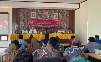 Sambutan Kordiv Penanganan Pelanggaran Bawaslu Provinsi Jawa Barat memberikan sambutan pada Rapat Pleno Terbuka Rekapitulasi Daftar Pemilih Sementara Hasil Perbaikan (DPSHP) Tingkat Kecamatan di Kecamatan Cikarang Timur, Selasa (10/9/2024).
